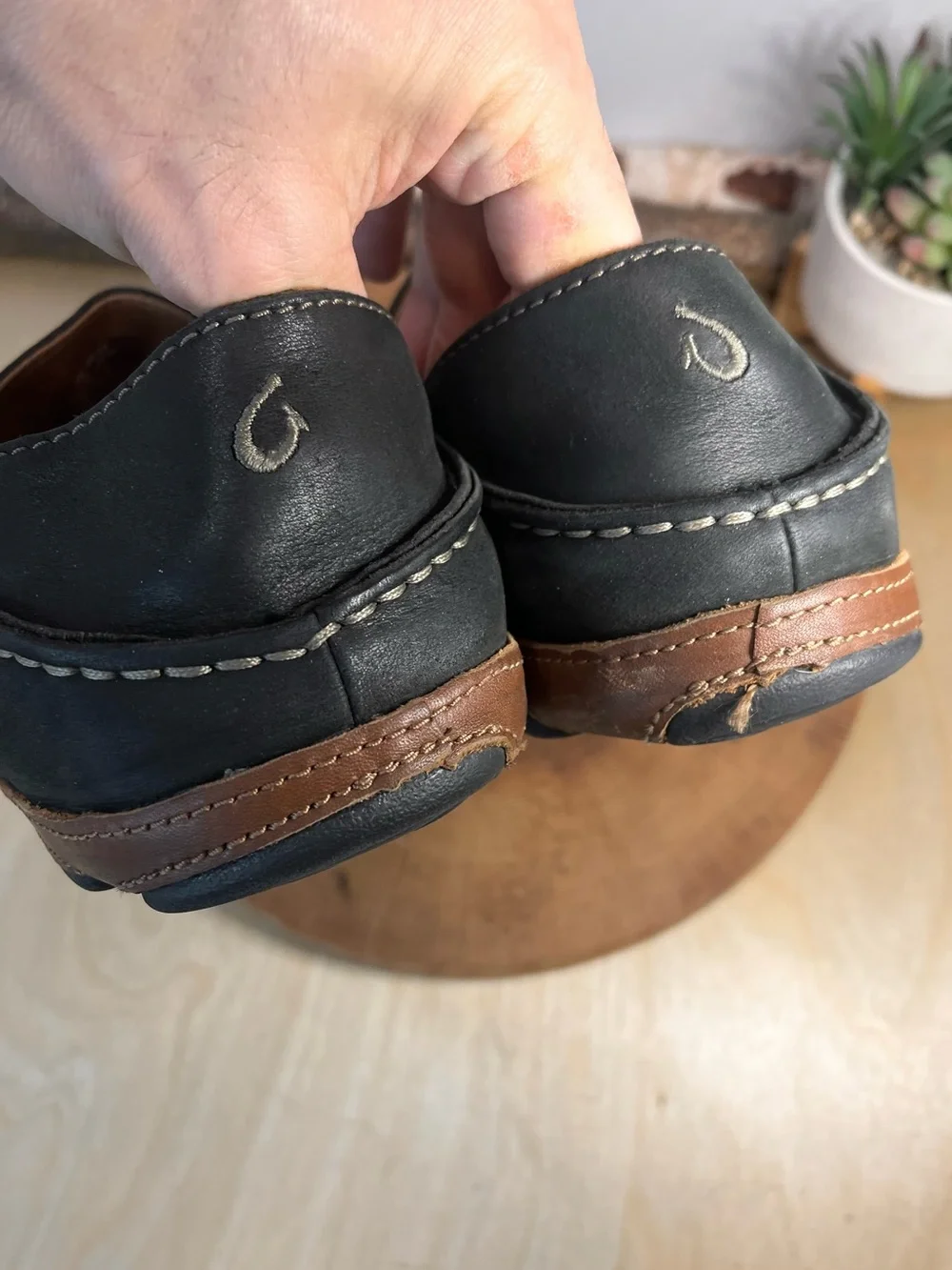 OluKai Moloa Men's Black Leather Slip-On Loafers Drop-In Heel Size 10.5